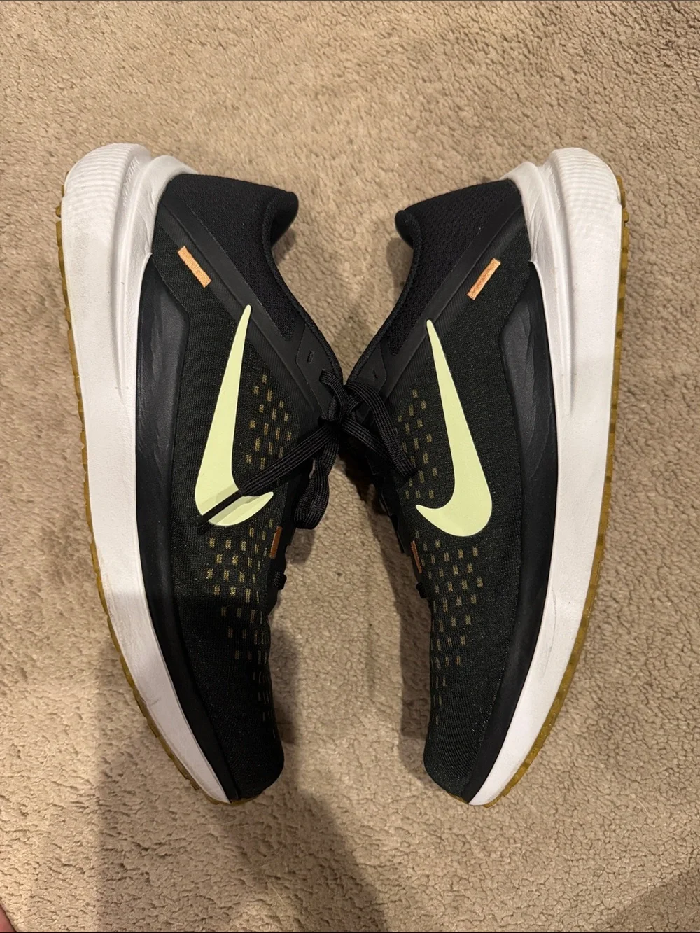 Nike Winflo 10 Men’s Running Shoes - Black with Yellow and Pale Green Accents